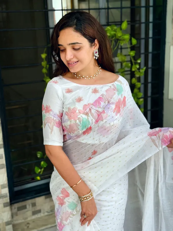 White_Pink_Armani_cotton_Zari_jacquard_Saree_With_Unstitched_Blouse_For_Women