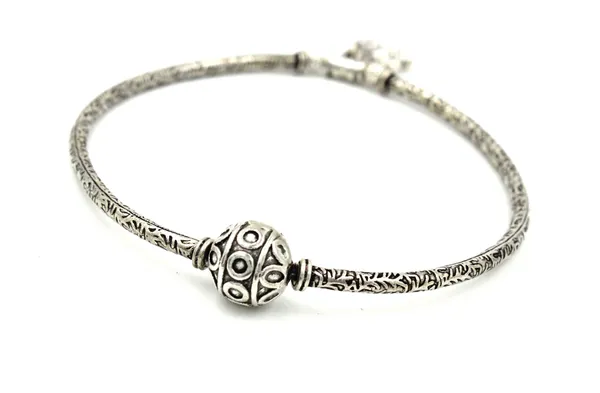 Oxidized_Silver_Stretchable_Anklet_with_Elephant_Charm_and_Tribal_Bead_Design(single)