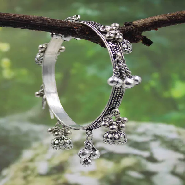 Antique_Silver_Charm_Bangle_with_Heart___Leaf_Dangles