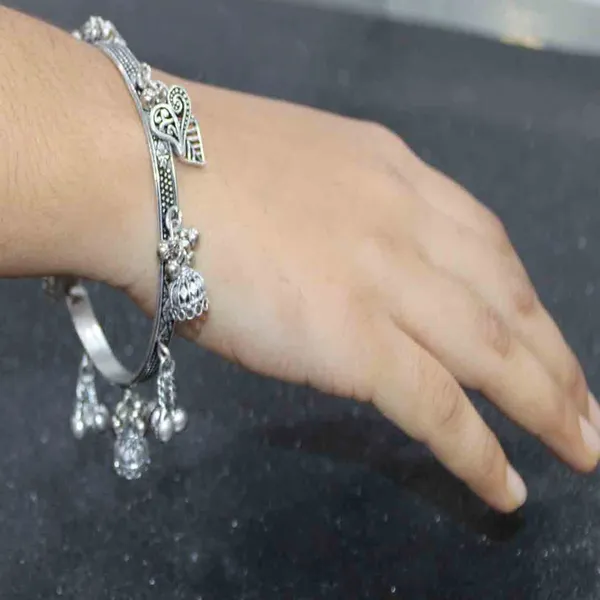 Antique_Silver_Charm_Bangle_with_Heart___Leaf_Dangles
