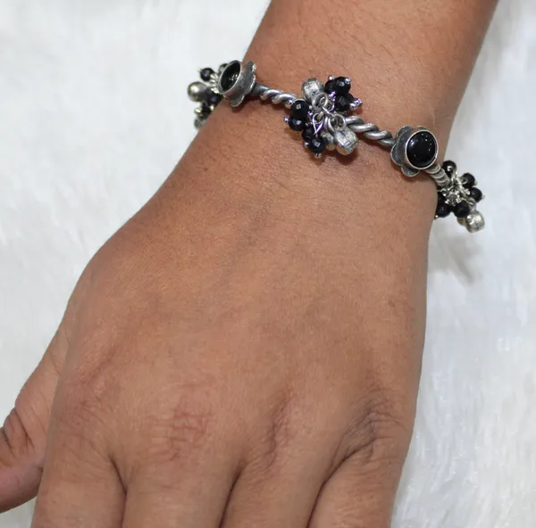 Antique___Tribal_Theme_Aesthetic_Oxidised_Slim_Kada