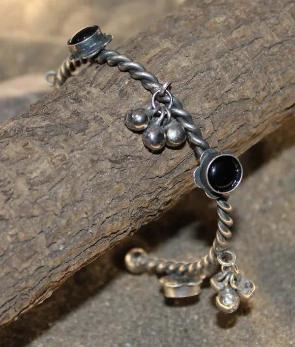 Antique___Tribal_Theme_Aesthetic_Oxidised_Slim_Kada