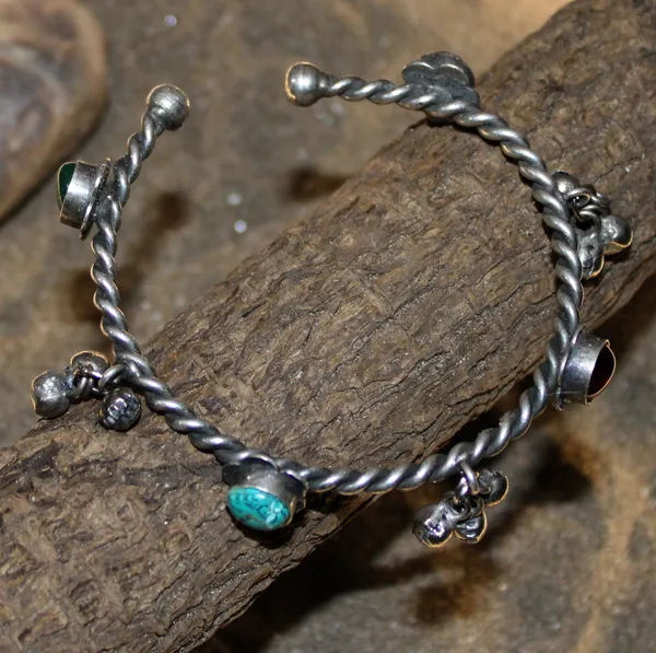 Antique___Tribal_Theme_Aesthetic_Oxidised_Slim_Kada
