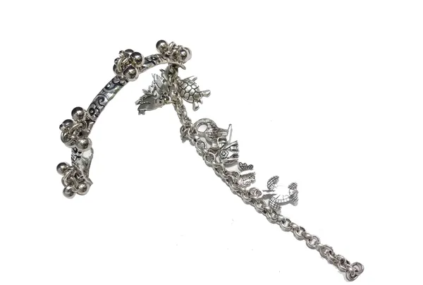 Oxidized_Silver_Bracelet_with_Animal_and_Nature_Charms