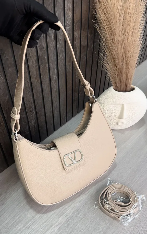 Beige_Classic_Venus_Shoulder_Bag_With_Sling_Belt