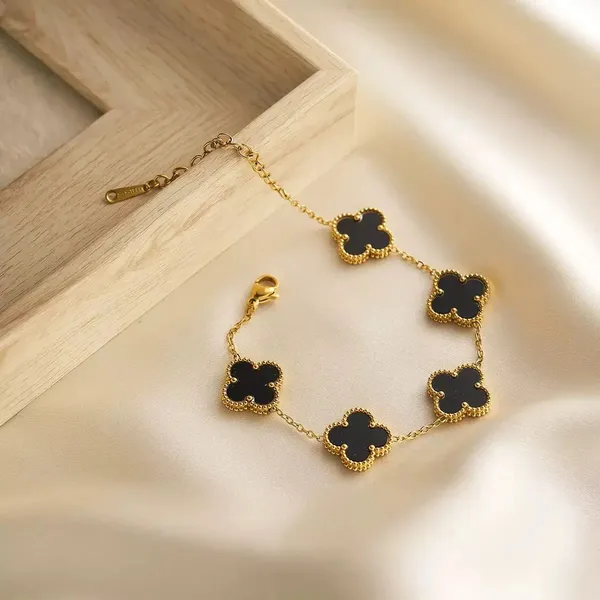 Clover_Golden_Chain_Charm_Bracelet