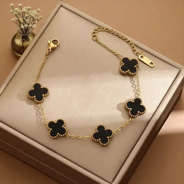 Clover_Golden_Chain_Charm_Bracelet