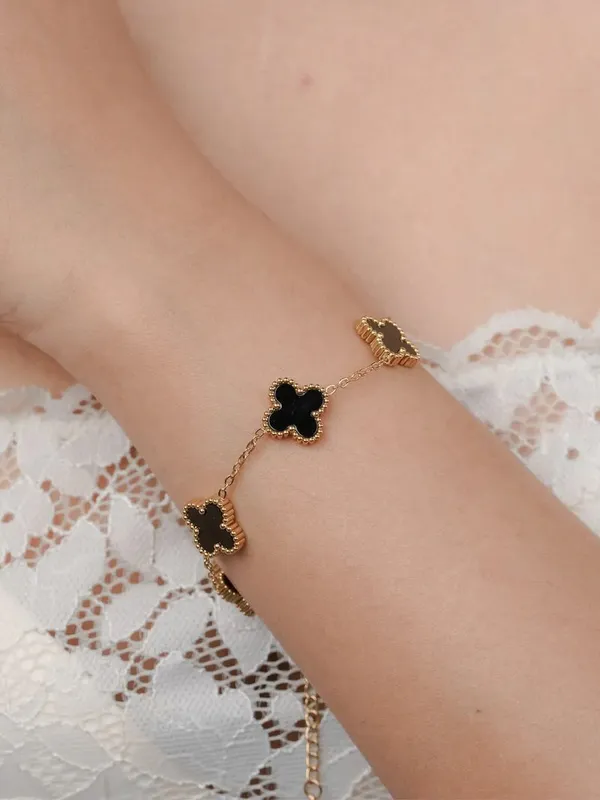 Clover_Golden_Chain_Charm_Bracelet