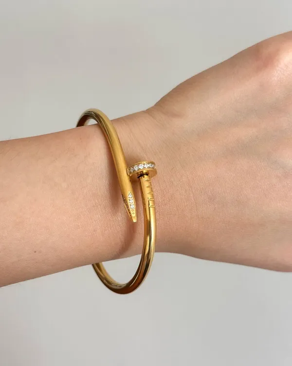 Crazy_Viral_Stack_Charm_Bracelet_Combo_–_Luxury_Layered_Set