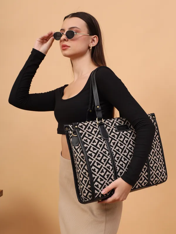 Inaya_Canvas_Box_Tote_Bag_For_Women