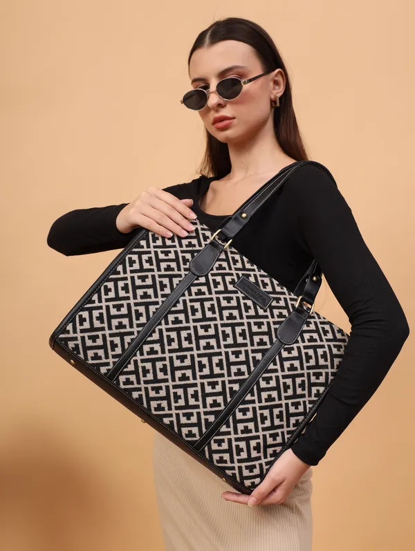 Inaya_Canvas_Box_Tote_Bag_For_Women