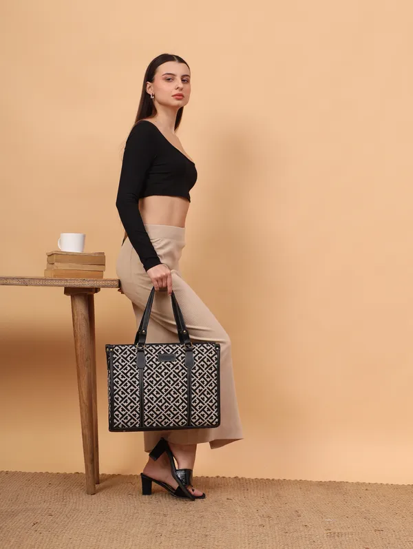 Inaya_Canvas_Box_Tote_Bag_For_Women