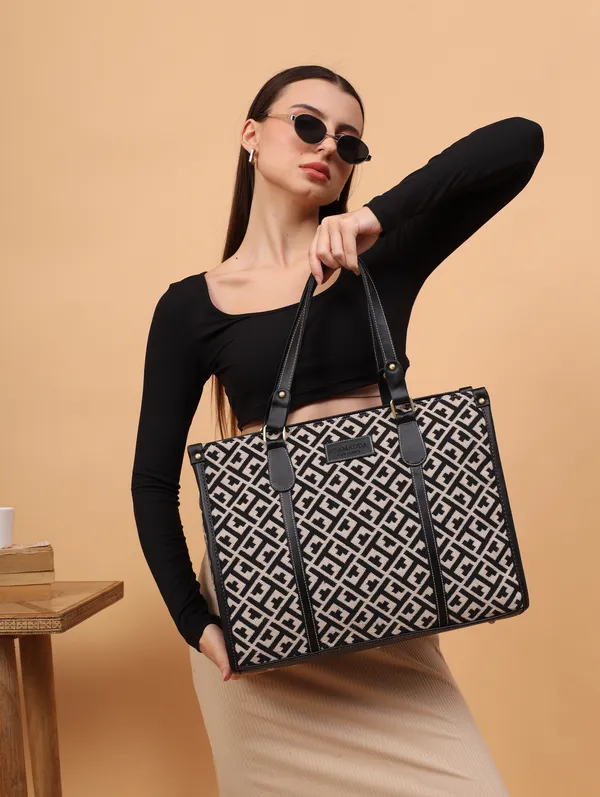 Inaya_Canvas_Box_Tote_Bag_For_Women