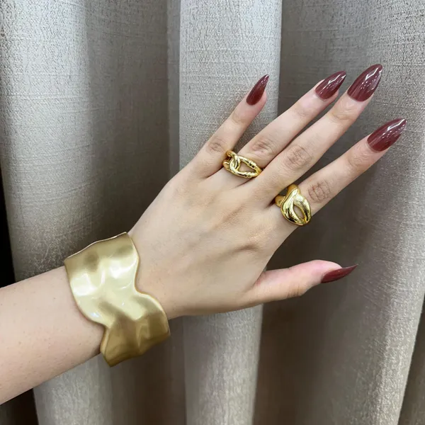 Luxe_Abstract_Cuff_Bracelet_–_Premium_Anti-Tarnish_Metal