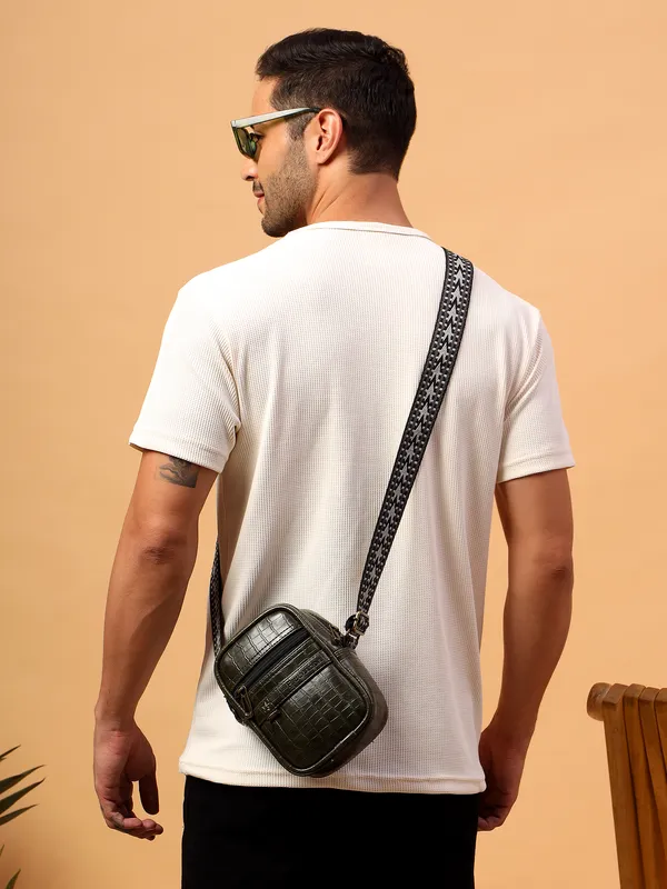 Denver_Mobile_Sling_Bag_for_Men