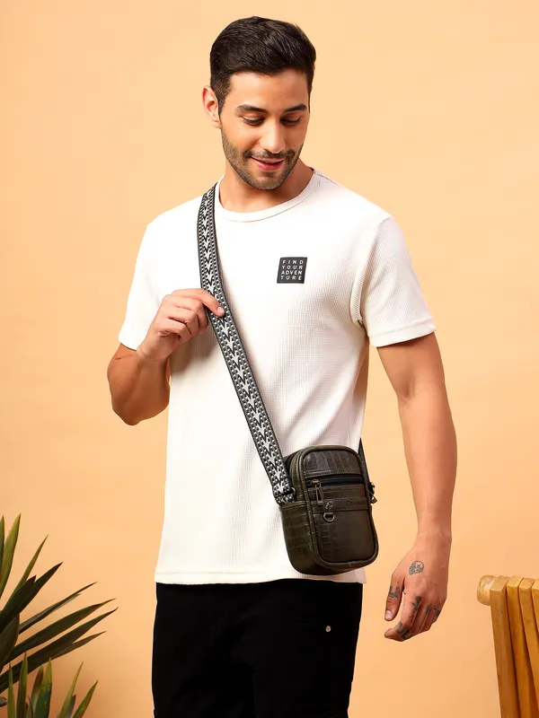 Denver_Mobile_Sling_Bag_for_Men