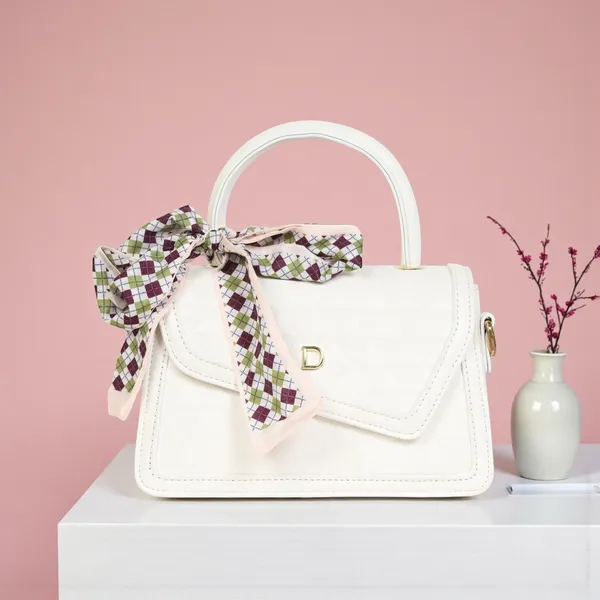 Ice_White_Elegant_Daisy_Crossbody_Sling_Bag_(korean)