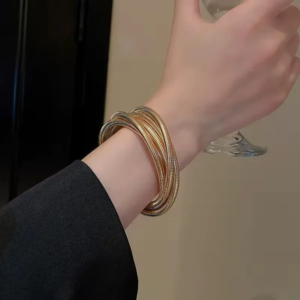 Statement_Spiral_Chain_Bracelet_in_Gold_Finish
