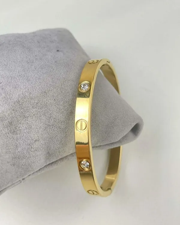 The_Glam_Stack:_Clover_+_Nail_+_Studded_Bracelet_Comb