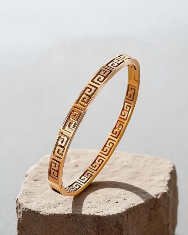 The_Maze_Charm_Bracelet_–_Chic._Modern._Anti-Tarnish