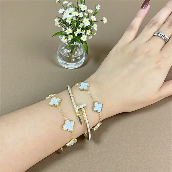 The_White_Beauty_Stack_-_Effortlessly_Beautiful