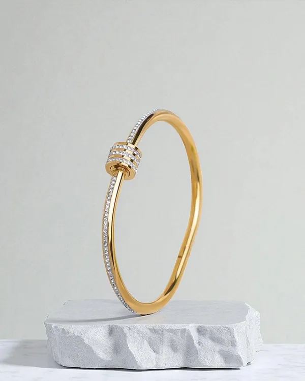 Twist_Charm_Diamond_Stud_Bracelet_–_Premium_Anti-Tarnish