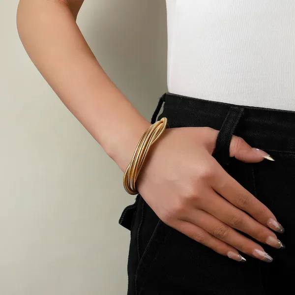 Statement_Spiral_Chain_Bracelet_in_Gold_Finish