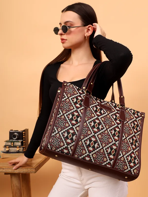 Inaya_Canvas_Box_Tote_Bag_For_Women