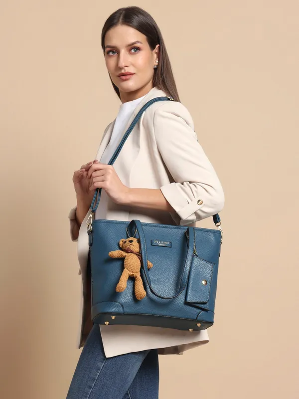 Ivory_Vegan_Leather_Tote_Bag_For_Women