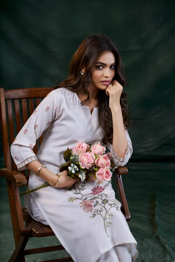 Off-White_Cotton_Linen_Stylish_Handworked_Kurta_For_Women_&_Girls