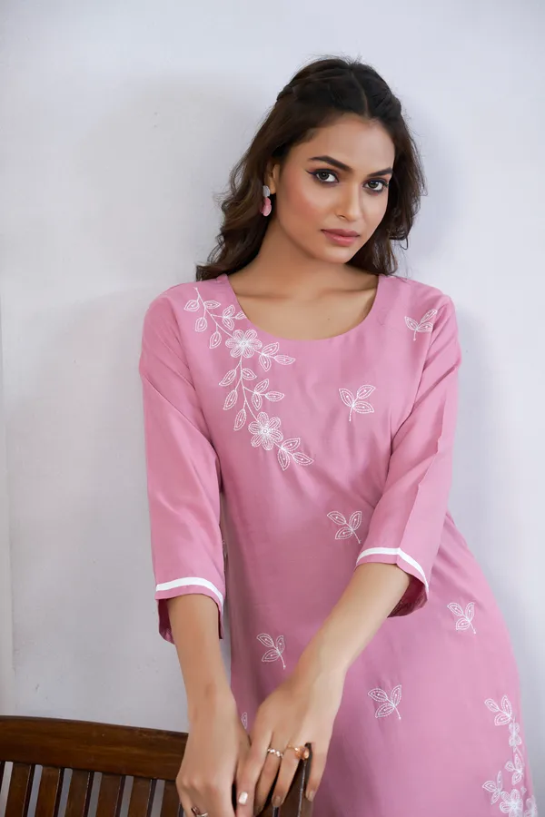 Light_Pink_Viscose_Rayon_Embroidery_Kurta_For_Women_&_Girls