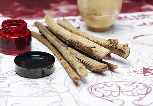 Brown_Wooden_Pomegranate_Sticks_Pens_In_Original_Form_Of_Stem_(Anar_Ki_Kalam_8_To_10_Sticks_Original)