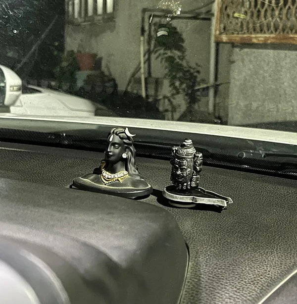 BITONA®_1_pc_Metal_Made_ujjain_Shiv_Mahakaal_Idol_for_car_Dashboard_or_Home_mandir_(Random_Color_1_Pc_Only)_2.5_inch_60_Grams