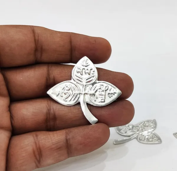 Silver_4_Piece_Silver_Plated_Belpatra,_Bilva_Leaves_For_Lord_Shivling_Puja_And_Rudra_Abhishek