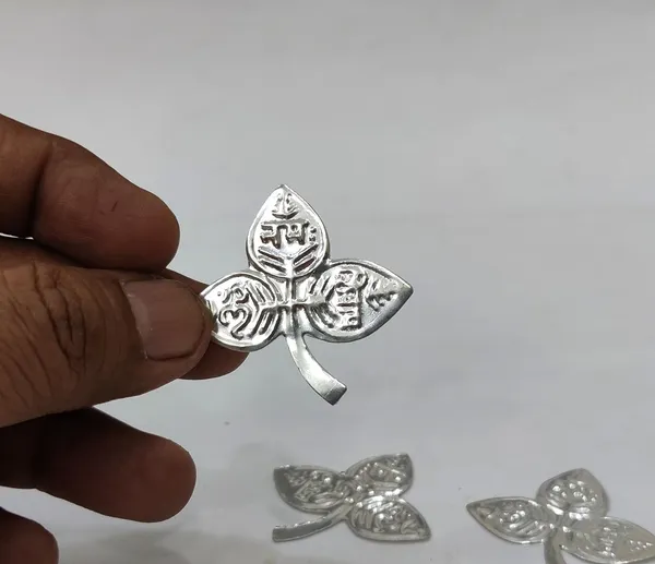 Silver_4_Piece_Silver_Plated_Belpatra,_Bilva_Leaves_For_Lord_Shivling_Puja_And_Rudra_Abhishek