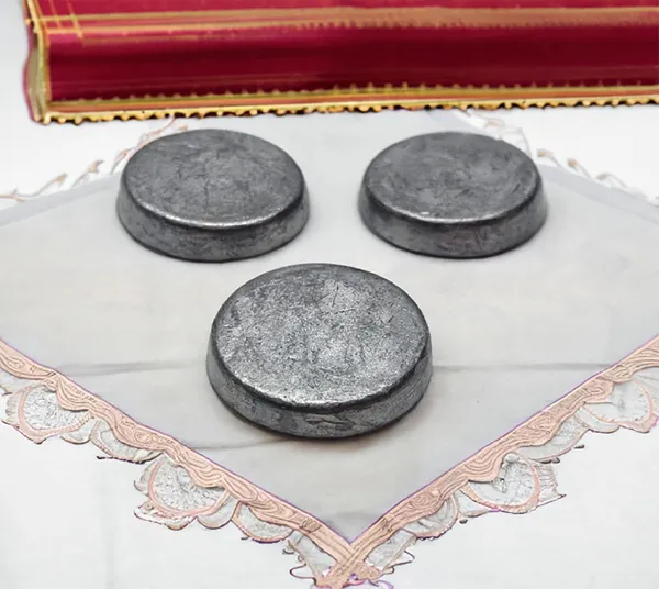 Silver_Ranga_Sikka_Lead_Coin_For_Rahu_Dosh_Shanti_For_Floating_In_Water_100_Gram__(3_Pc_)