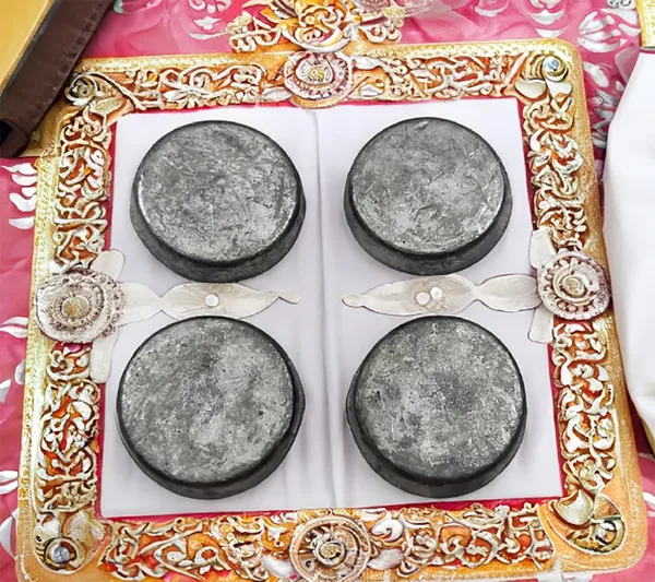 Silver_Ranga_Sikka_Lead_Coin_For_Rahu_Dosh_Shanti_For_Floating_In_Water_(4)_Pc
