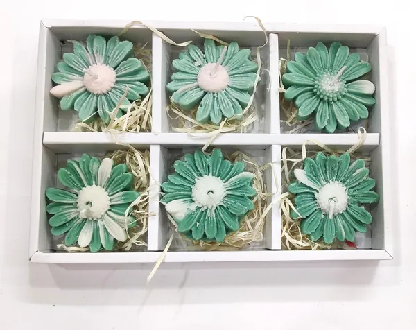 Green_Diwali_Decorative_Daisy_Floating_Full_Scented_Soy_Wax_Candle_For_Festive_Gifting_And_Home_Decoration_Set_Of_6