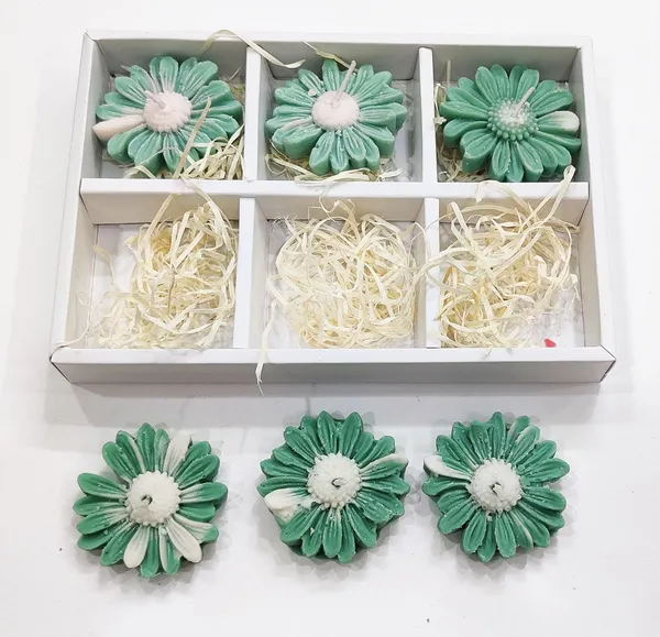 Green_Diwali_Decorative_Daisy_Floating_Full_Scented_Soy_Wax_Candle_For_Festive_Gifting_And_Home_Decoration_Set_Of_6
