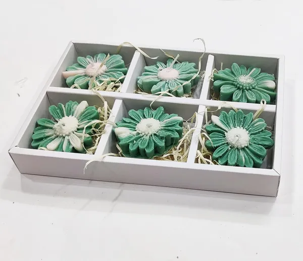 Green_Diwali_Decorative_Daisy_Floating_Full_Scented_Soy_Wax_Candle_For_Festive_Gifting_And_Home_Decoration_Set_Of_6