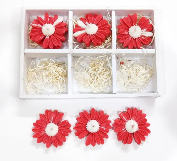 Set_of_6_Red_Daisy_Floating_Full_Scented_Soy_Wax_Candle_For_Festive_Gifting_And_Home_Decoration