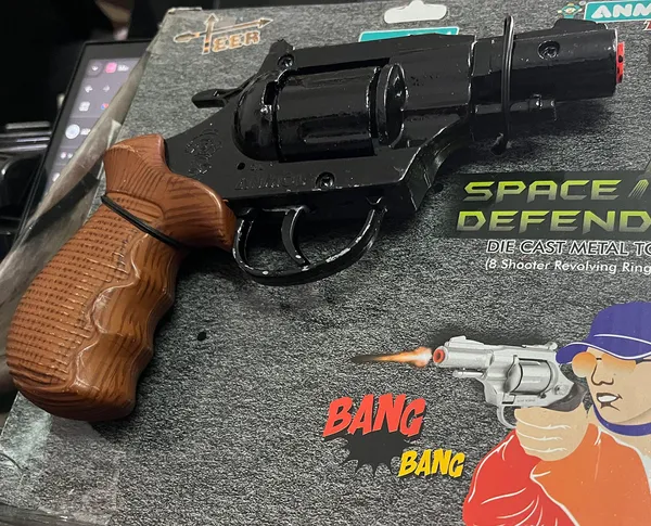 Metallic_Revolver_Diwali_Toy_Gun_–_1_Pc_|_Compatible_with_Plastic_Ring_Shots_|_Realistic_Look_Toy_for_Kids_Role_Play,_Festive_Fun,_Insta_Reels_&_Film_Shoots