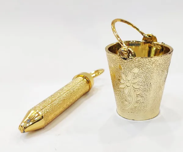 Laddu_Bal_Gopal_Small_Bucket_And_Pichkari_For_Holi_Festival_Plastic_Toy,_Beautiful_Golden_Work_(1_Set)_Random_Color