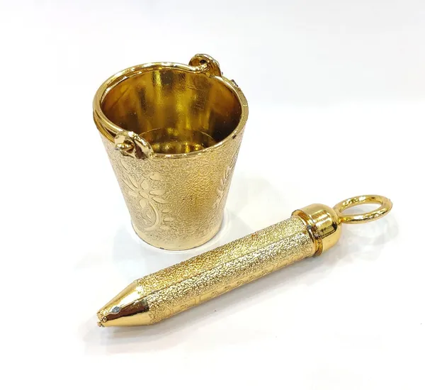 Laddu_Bal_Gopal_Small_Bucket_And_Pichkari_For_Holi_Festival_Plastic_Toy,_Beautiful_Golden_Work_(1_Set)_Random_Color