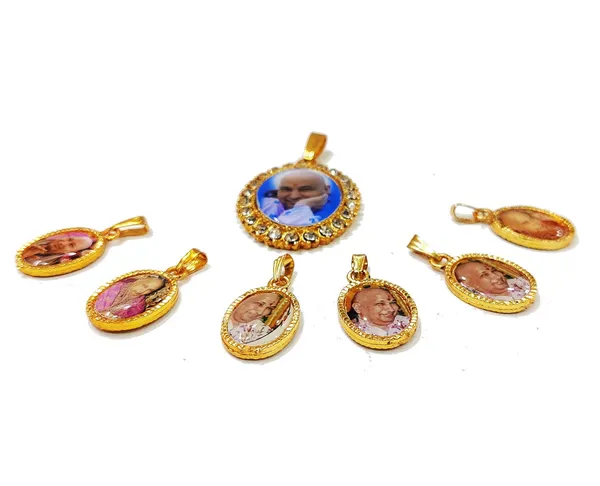 Multicolor_Guruji_Swaroop_6_Small_Pendant_Locket_With_1_Big_Pendent_(7_Pc)