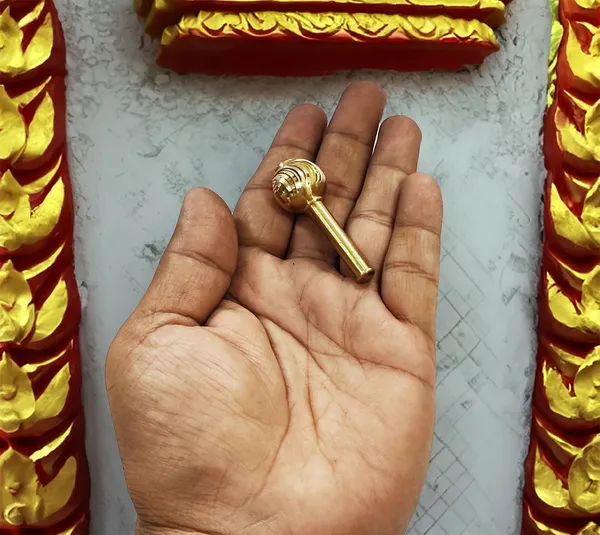 Golden_Pure_Brass_Made_Hanuman_Ji_Small_Gada_For_Keeping_In_Home_Temple_Or_Gifting_To_Bajrangbali_(30_Gram_Approx_2_Inch)