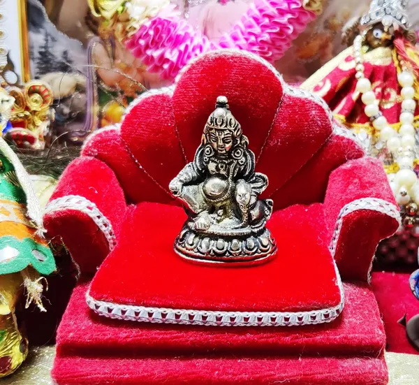 Golden_Ashtadhatu_Bhagwan_Kuber_Idol_Statue_Figurine_For_Dhanteras_And_Diwali_Pujan_And_Keeping_In_Home_Temple_(100_Gram)_1_Piece