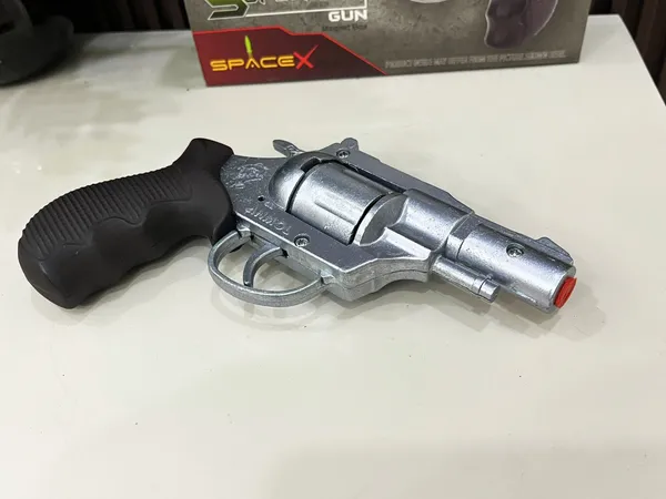 Metallic_Revolver_Diwali_Toy_Gun_–_1_Pc_|_Compatible_with_Plastic_Ring_Shots_|_Realistic_Look_Toy_for_Kids_Role_Play,_Festive_Fun,_Insta_Reels_&_Film_Shoots