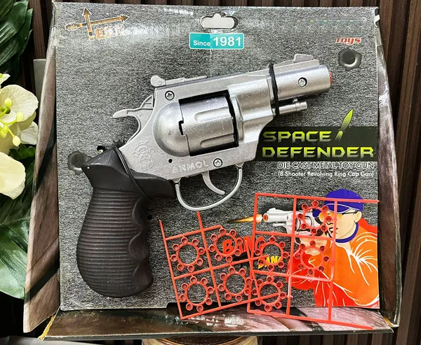 Metallic_Revolver_Diwali_Toy_Gun_–_1_Pc_|_Compatible_with_Plastic_Ring_Shots_|_Realistic_Look_Toy_for_Kids_Role_Play,_Festive_Fun,_Insta_Reels_&_Film_Shoots