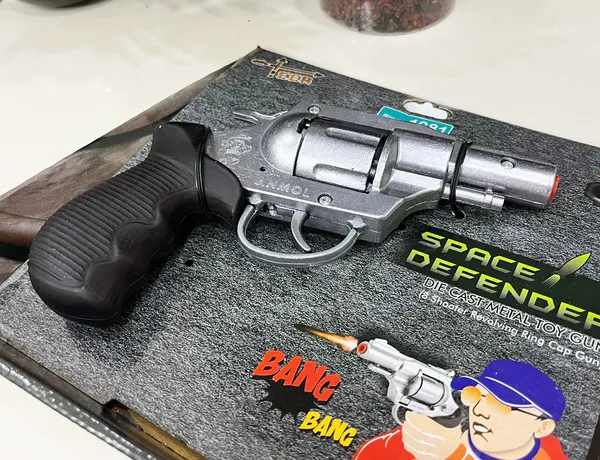 Metallic_Revolver_Diwali_Toy_Gun_–_1_Pc_|_Compatible_with_Plastic_Ring_Shots_|_Realistic_Look_Toy_for_Kids_Role_Play,_Festive_Fun,_Insta_Reels_&_Film_Shoots